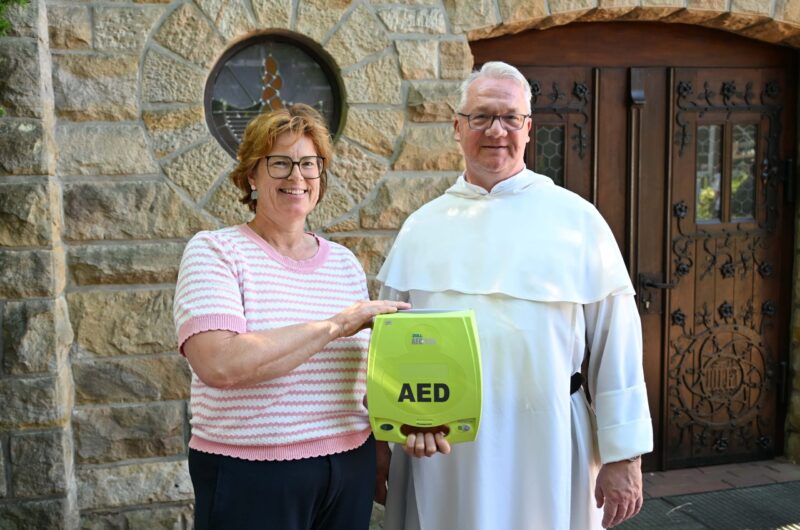 Leben retten mit dem neuen Defibrillator